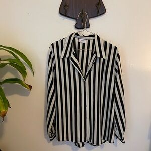 Long sleeve black and white button down by Lauren Lee. In excellent condition.